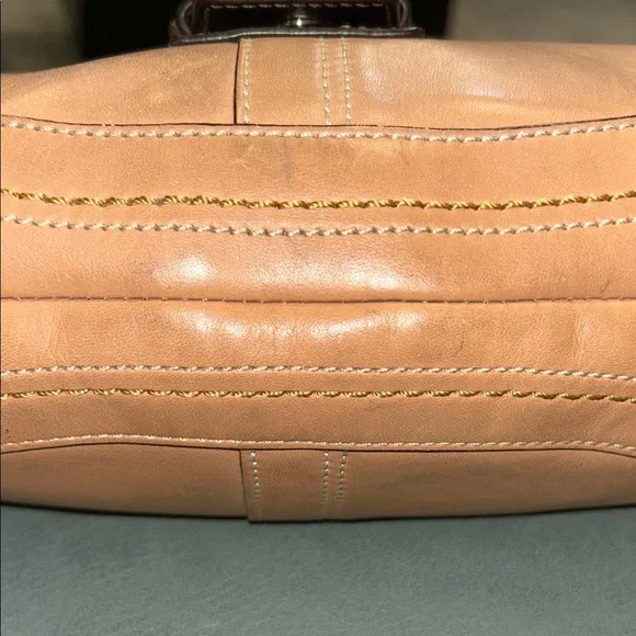 Coach Soho Vintage Y2K EUC Elegant Tan Leather Shoulder Bag. Retails for $497 - Picture 5 of 9